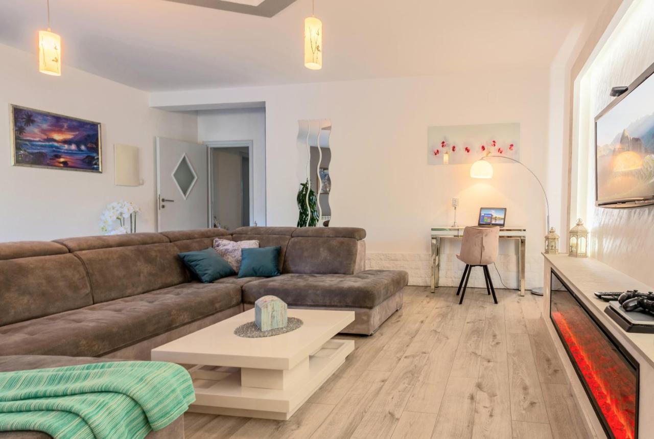 Villa Maris Dugopolje Eksteriør billede